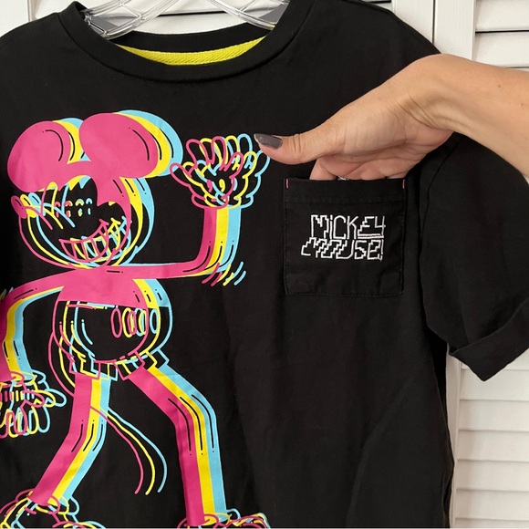 Disney Artist series tee by Rafael Faria from The Walt Disney Company Brazil, XS - Picture 2 of 7